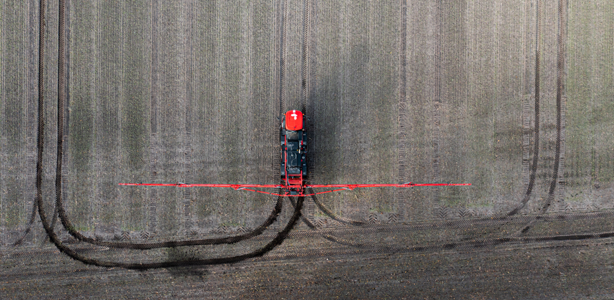 The Agrifac machine folding its boom.