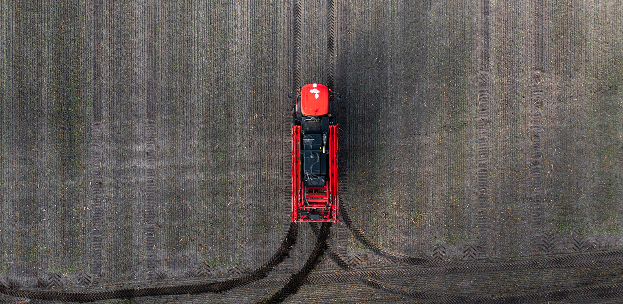 The Agrifac machine with a folded boom.