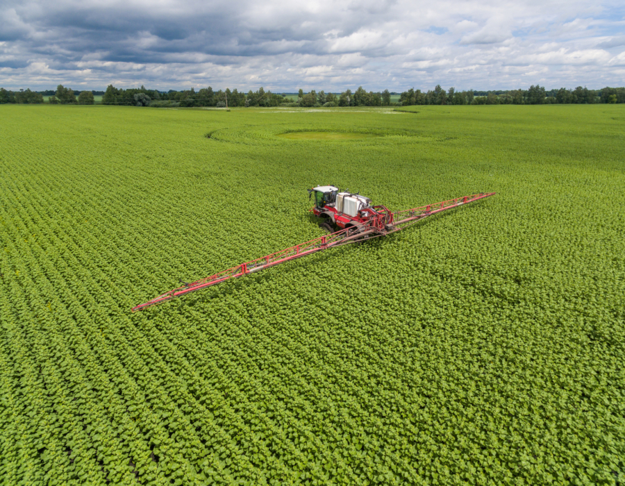 Agrifac Condor sprayer driving in a flat field.