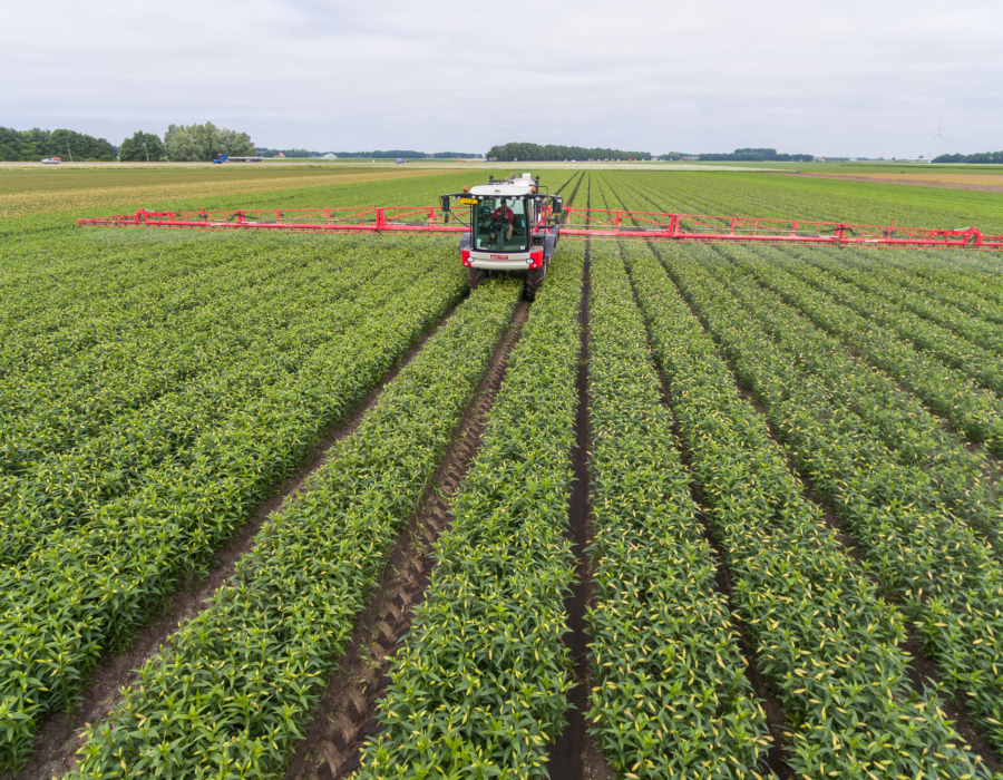 Agrifac Condor sprayer driving in a flat field.