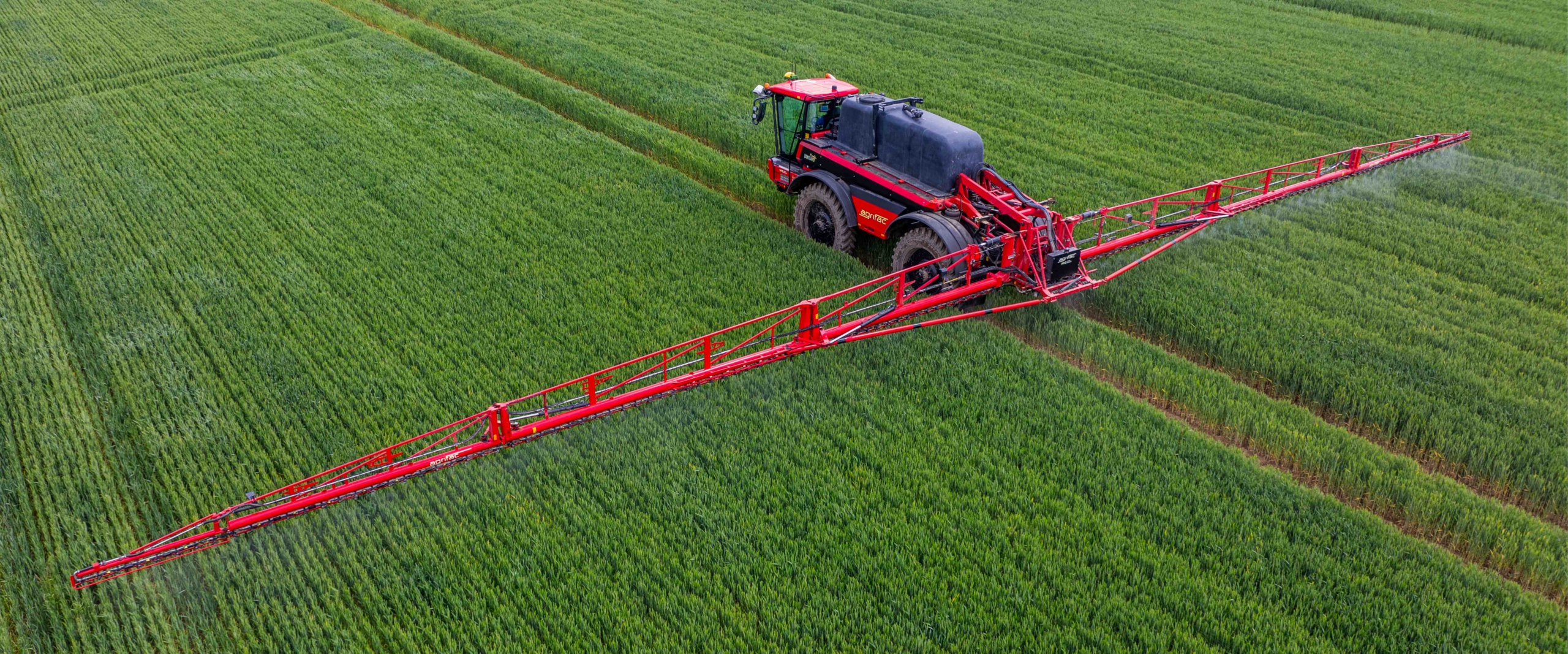Agrifac Condor Vanguard sprayer spraying in a green landscape.
