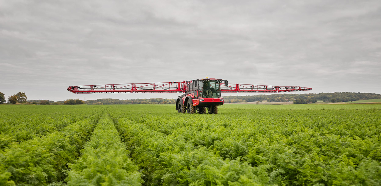Folding boom of the Vanguard 67 sprayer.