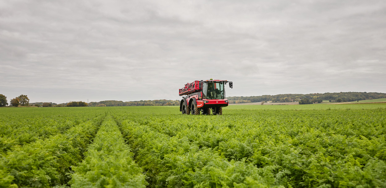 Folding boom of the Vanguard 67 sprayer.