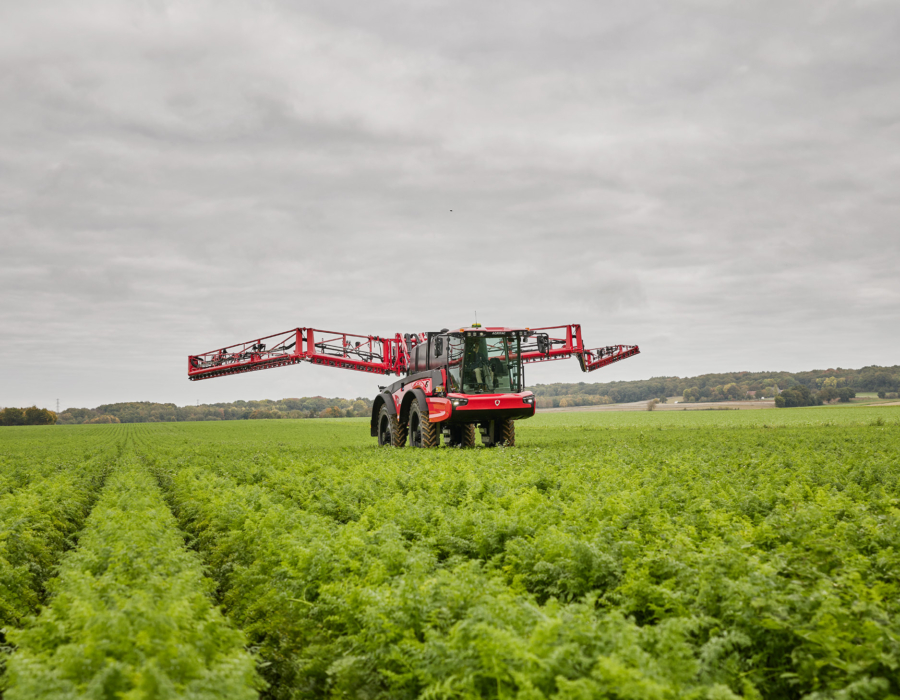 Folding of the booms on the Vanguard 67 with FastFoldPlus.