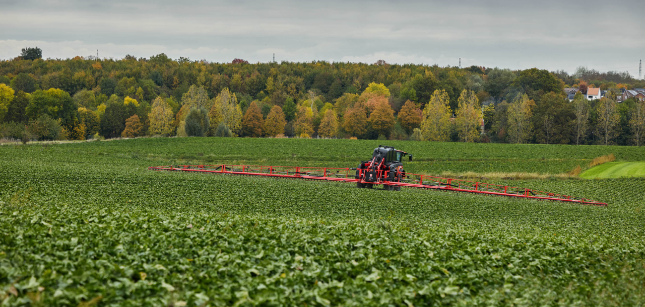 Agrifac Vanguard 55 sprayer spraying in a green field.