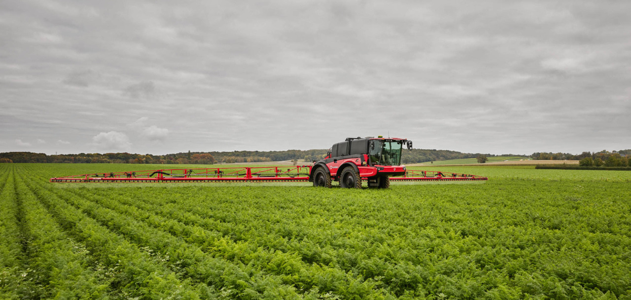 Agrifac Vanguard 67 sprayer spraying in a green field.