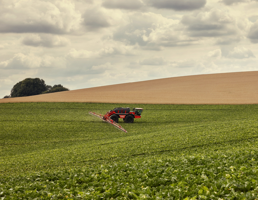 Endurance 80 operating in a rolling landscape.