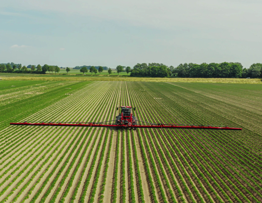 The WideTrack drivinig in a field of potatoes in The Netherlands.