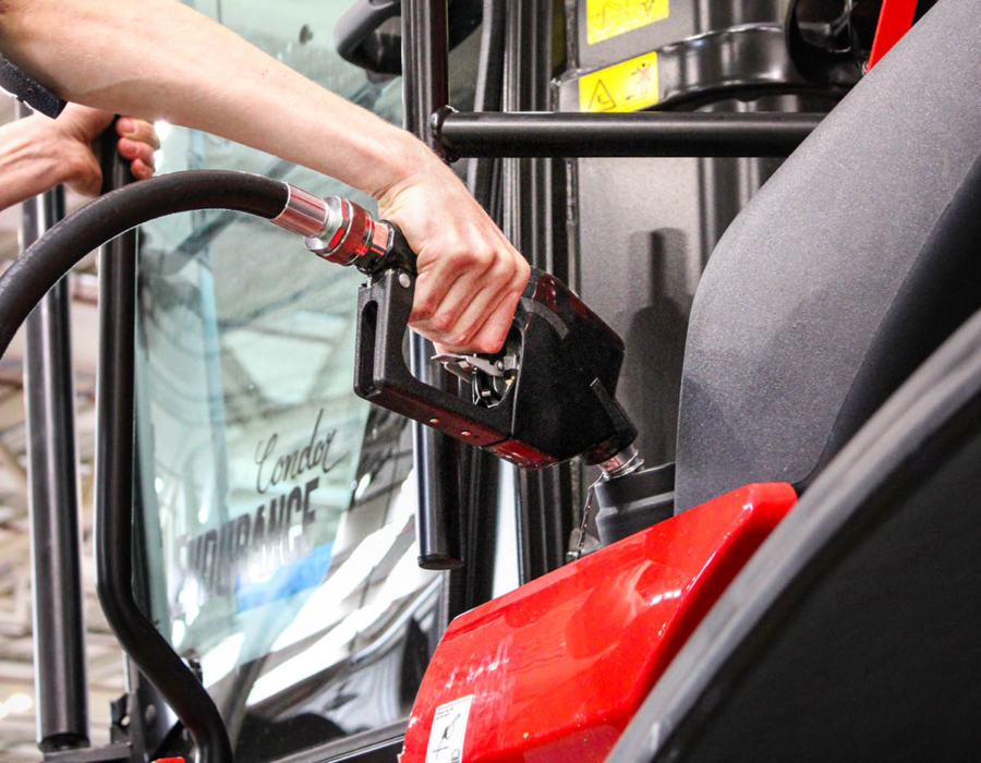 Fueling up the sprayer with HVO.