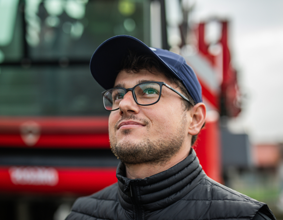 Man looking into the distance in front of his Agrifac sprayer.